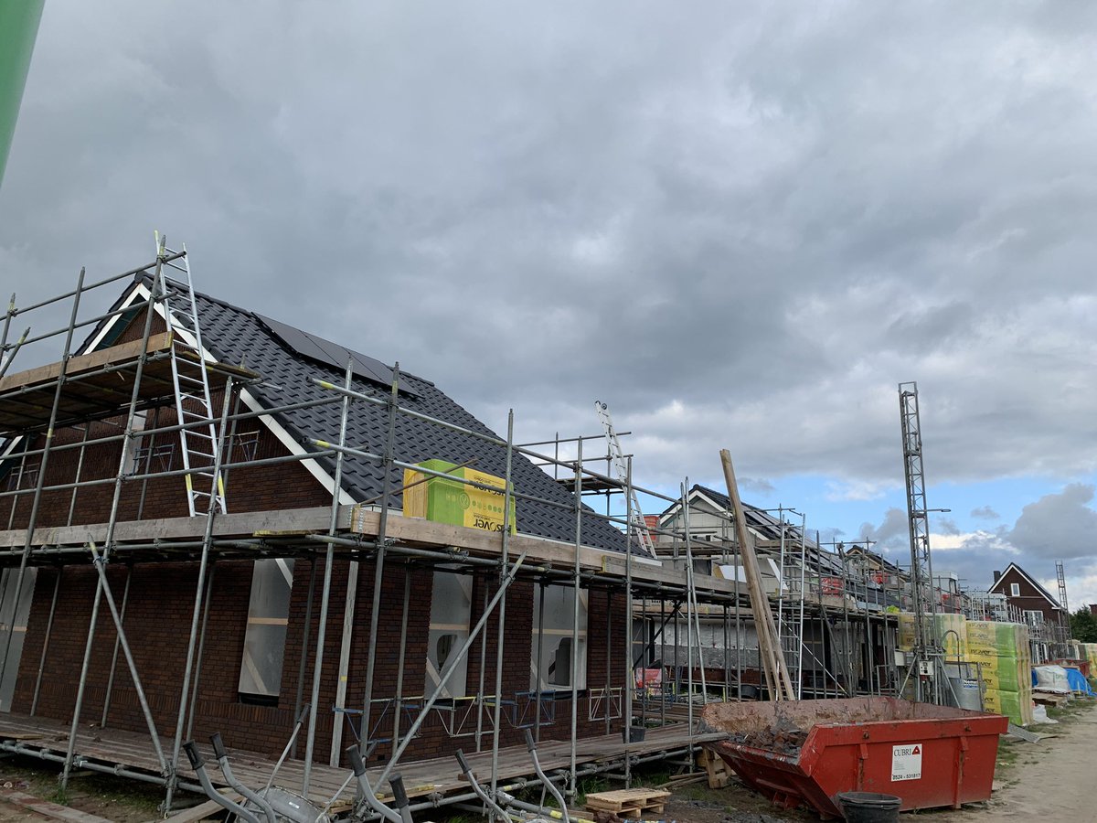 Hoogste punt project #DelftseHof #Emmen! 
Onder het genot van een hapje en een drankje konden de kopers een kijkje nemen in de woning! <a href="/TSBouwVastgoed/">TS Bouw Vastgoed</a> #HK2