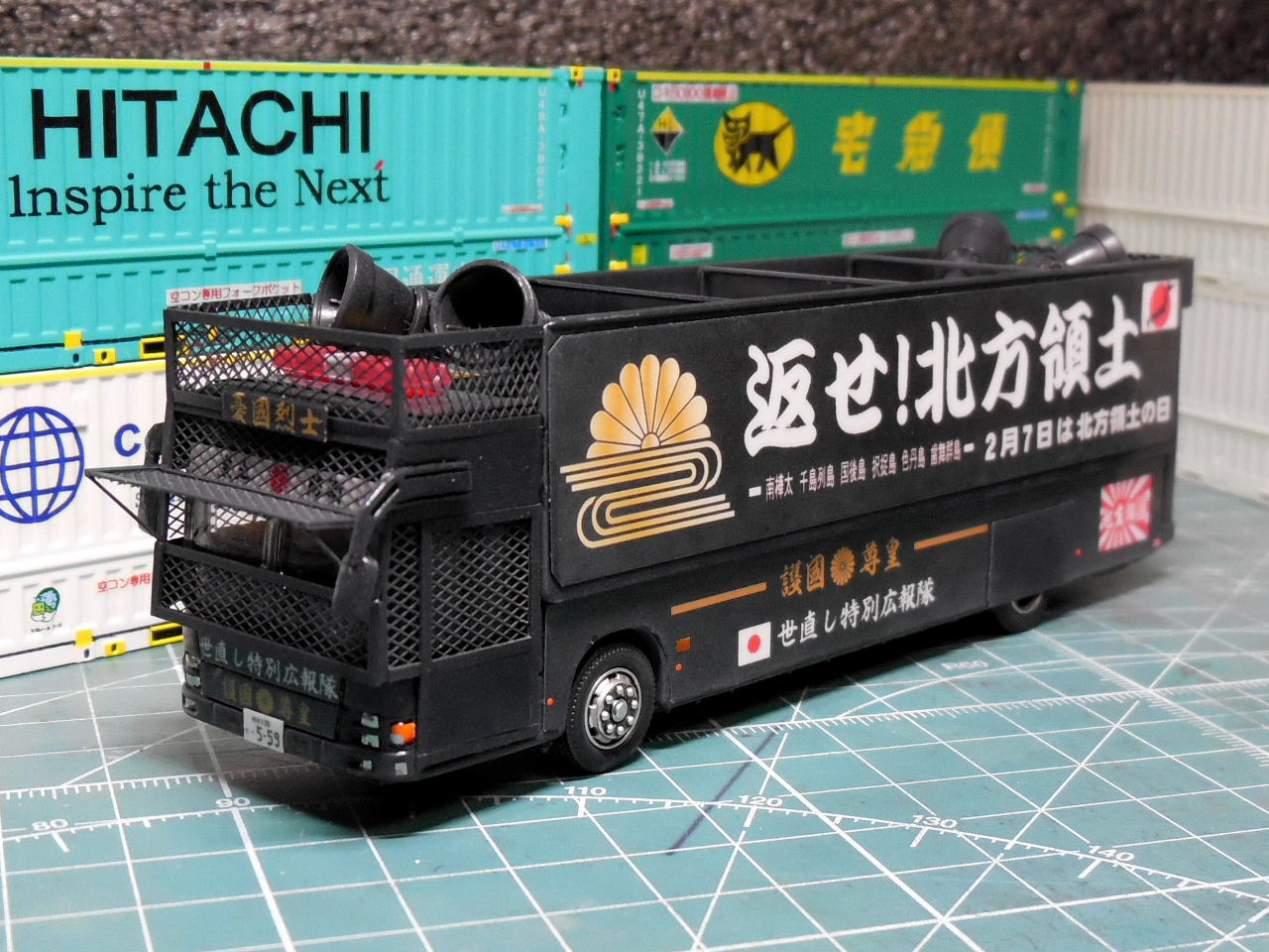 ミニカー 右翼 街宣車 大型 バス 灰色 - メルカリ