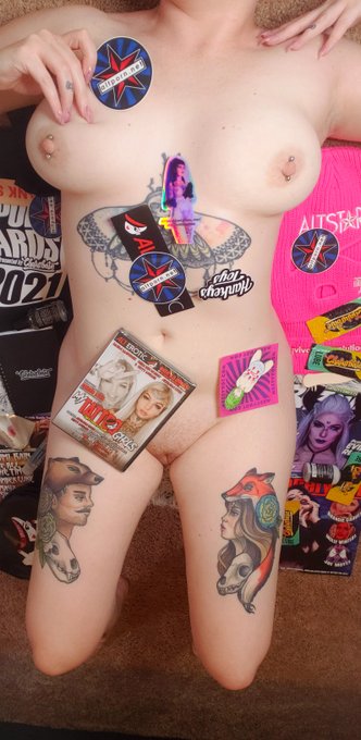 Look at all this amazing stuff I got from the 2021 Alt Porn Awards @AltPornNet 💋🙌❤  @vtxkid @Assman3pt0<a href="/tag/mvsales"class="tags"><span>#mvsales</span></a>