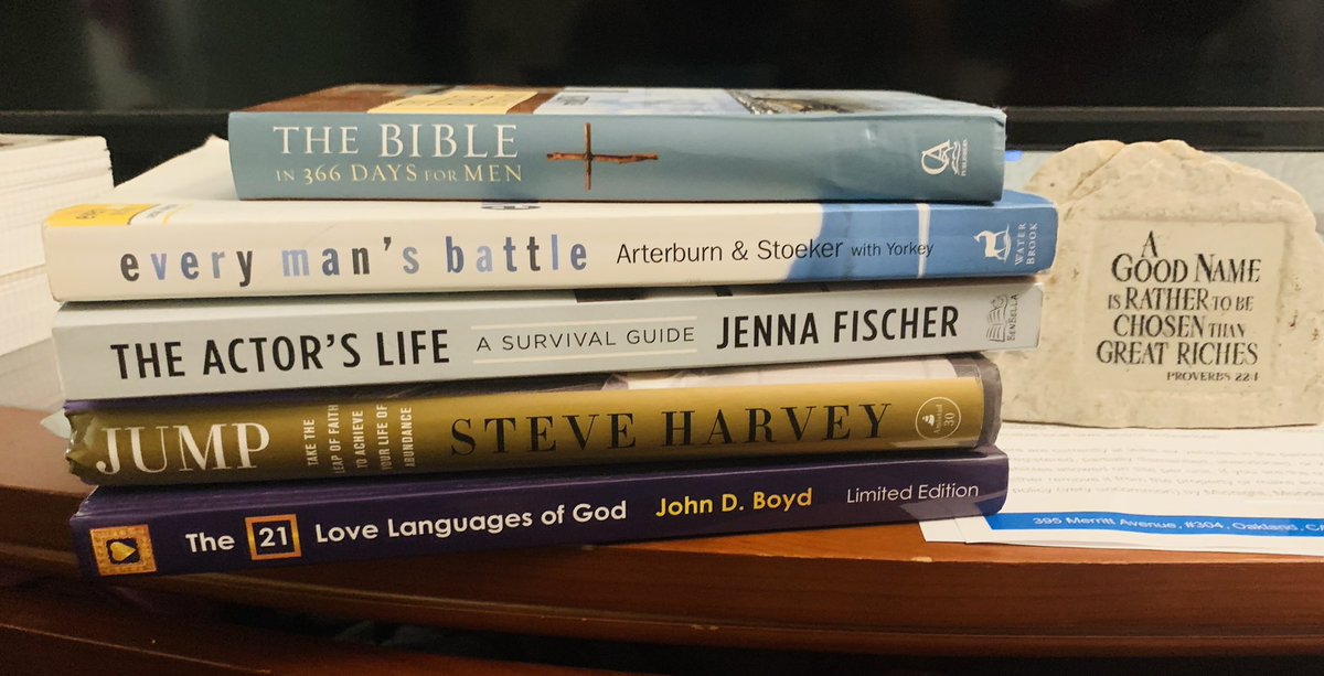 jredcomedy's tweet photo. Reading is fundamental they say…💯
#KnowingIzGrowing #Hoodish&Holy #HostComicActor
#CEO-Entertainistry https://t.co/nX0tBnySh4