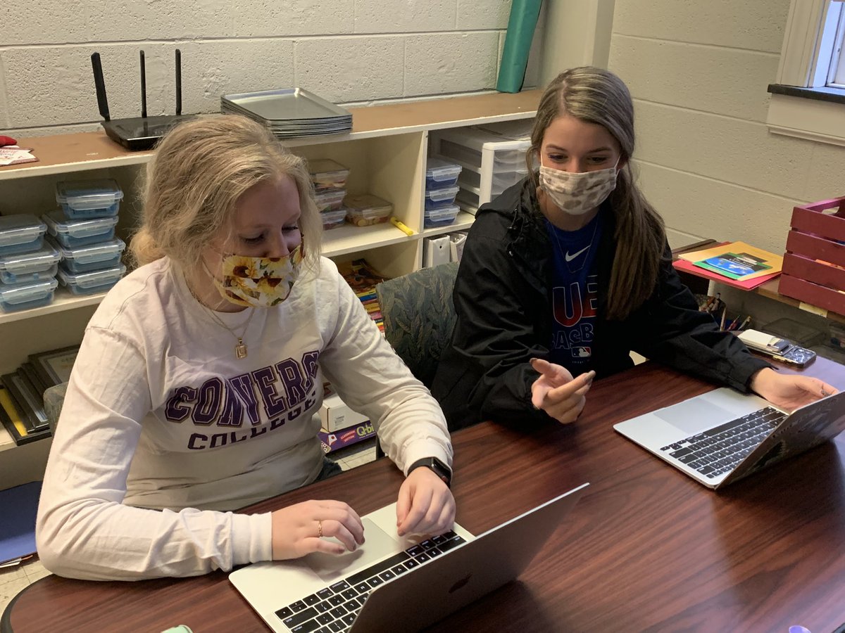 JuliePJones's tweet photo. Teacher candidates using the #craptest to analyze online sources this morning at @ConverseUniv 
Discussions include how any why to teach civic online reasoning to Ss. #sschat #conversechat https://t.co/NqP6A8JlGT