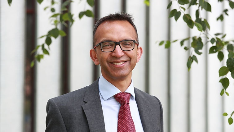 SouthLanCouncil's tweet photo. Have your say on a plan that will shape the ongoing development of local health and social care services.

Info on the online survey in The View
https://t.co/dSzUHNfR0d

Health and Social Care Director Soumen Sengupta says we all have a role to play in shaping the future. https://t.co/2I60LIx5xK