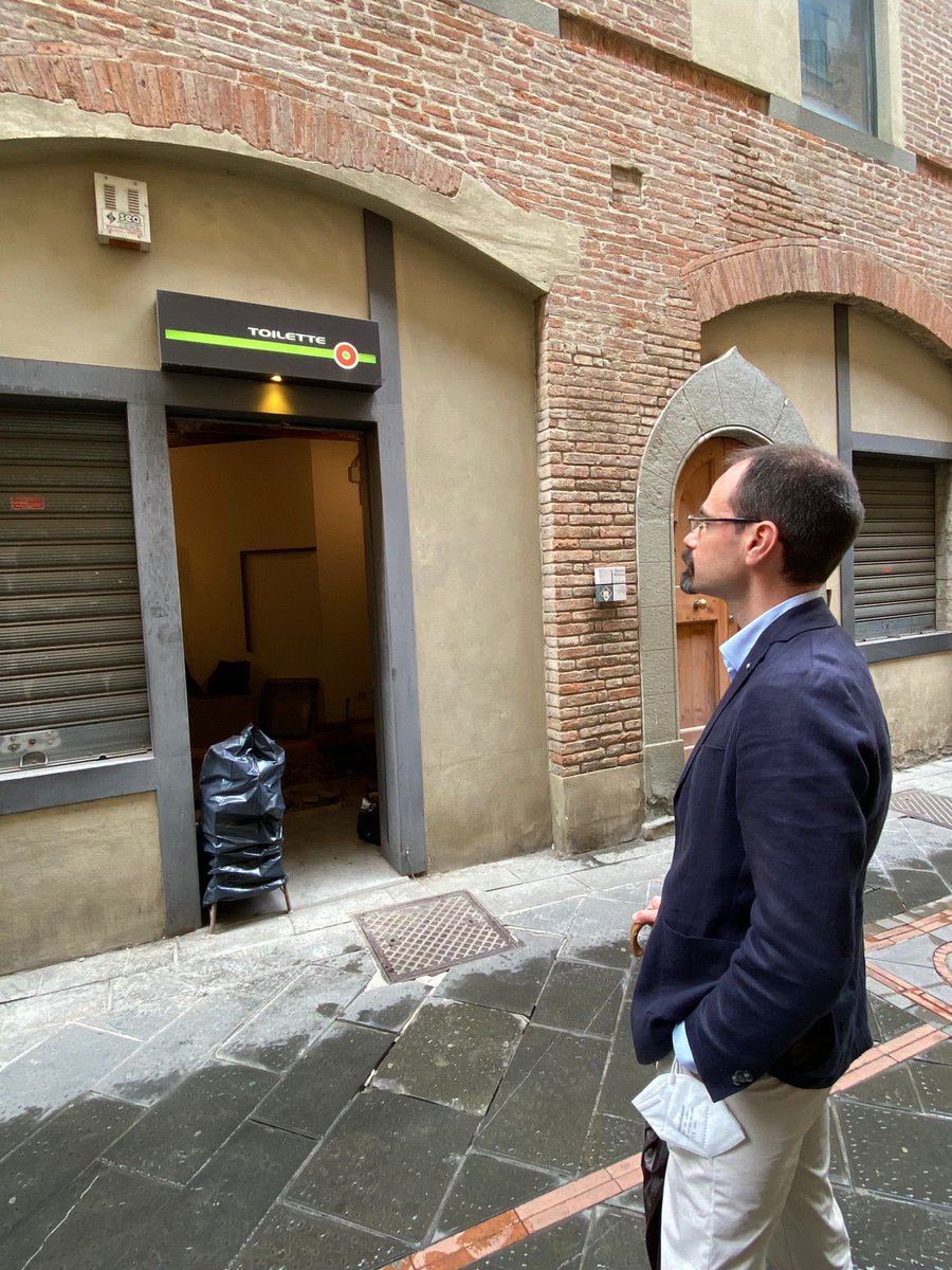 🔴 Sono iniziati i lavori di ristrutturazione del bagno pubblico di Via dei Manassei, rispondendo a una richiesta diffusa nel #Centrostorico di #Prato.
La gestione dovrà prevedere una sorveglianza durante l’orario di apertura, per evitare che si creino occasioni di degrado.