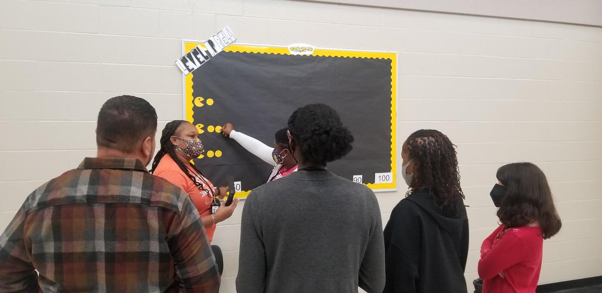ketrawilliams1's tweet photo. Putting our heads together to analyze department data. #Datawalls https://t.co/OYV5UY3WV0