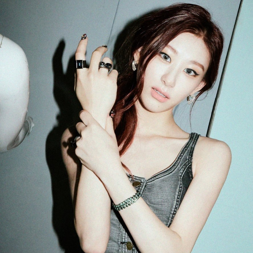 Loco &amp; swipe

#CHAERYEONG #ITZY