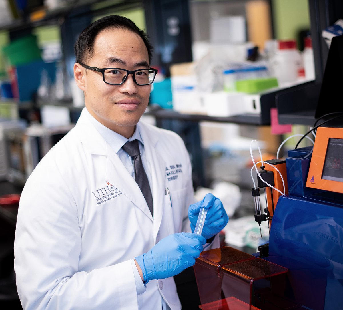 The Young Laboratory at UTHealth Houston School of Dentistry has been awarded an R01 grant from the NIDCR to continue exploration of biomaterial-facilitated immunotherapy for treatment-resistant oral cancers.

Read more at Go.uth.edu/YoungR01.

#WeAreUTSD #ManyFacesOfUTHealth