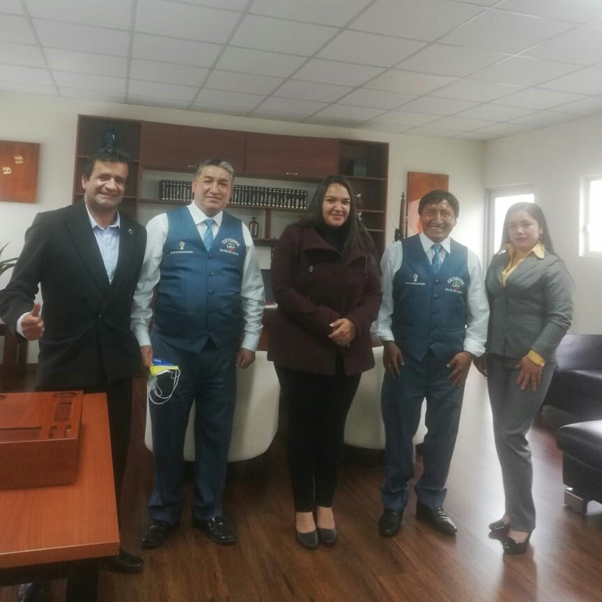 FAzuay2's tweet photo. Hoy @CesarSa69122946 Dirigente del #CETSMEE  junto a los Secretarios de Azuay, Cañar y Morona Santiago de los trabajadores del @Educacion_Ec mantuvieron una reunión con @joanaabadc Coordinadora de la @EducacionZ6_Ec en la que acordaron trabajar conjuntamente por la Educación https://t.co/ZtdnUkB6BJ