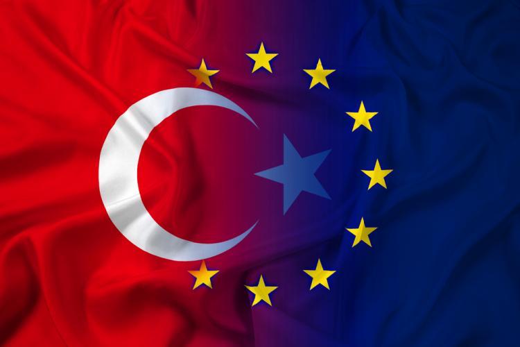 EUDelegationTur's tweet photo. Toplantıda iklim değişikliği kaynaklı müsilaj olaylarının ardından, Türkiye ve AB'nin Paris Anlaşması'nın hedeflerine ulaşma yolunda iklim işbirliğini ilerletebilecekleri alanları ele aldı. 
👉https://t.co/ebWKetwV4x https://t.co/6jwk4IFz9q
