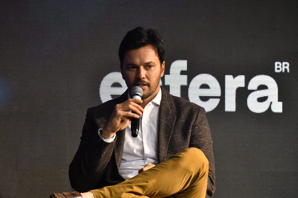 Temos 40 milhões sem acesso a internet no Brasil. Até julho queremos conectar todas as escolas à rede, diz <a href="/fabiofaria/">Fábio Faria</a>, do <a href="/mincomunicacoes/">Ministério das Comunicações</a>. Veja ao vivo: bit.ly/3tKNrMs