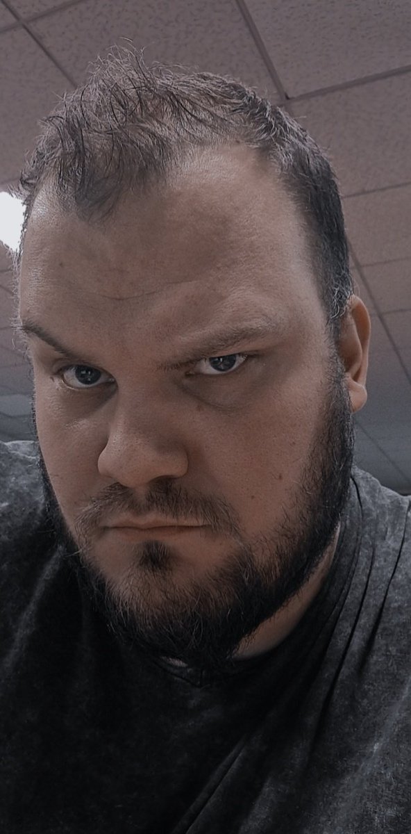 UrsaAnt's tweet photo. Cute smoulder for you all. https://t.co/9tXHzVG3Hg