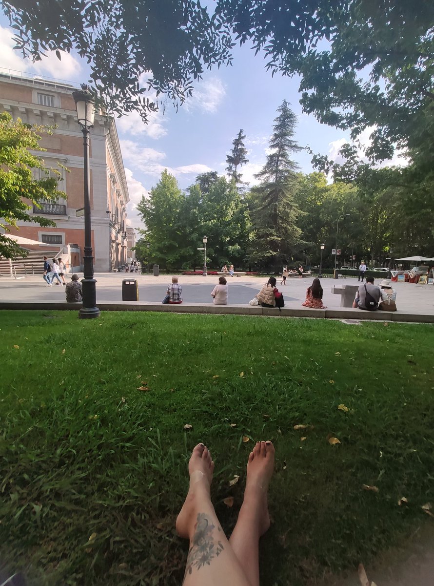 Aquí esperando a las 18h para entrar al Prado
