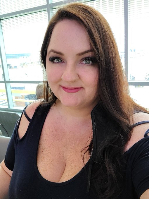 Airport selfie! On my way to Miami!🥳   I'm eating so I took off my mask. 🙃 https://t.co/SCTqVtfuf3<a href="/tag/tittytuesday"class="tags"><span>#tittytuesday</span></a>