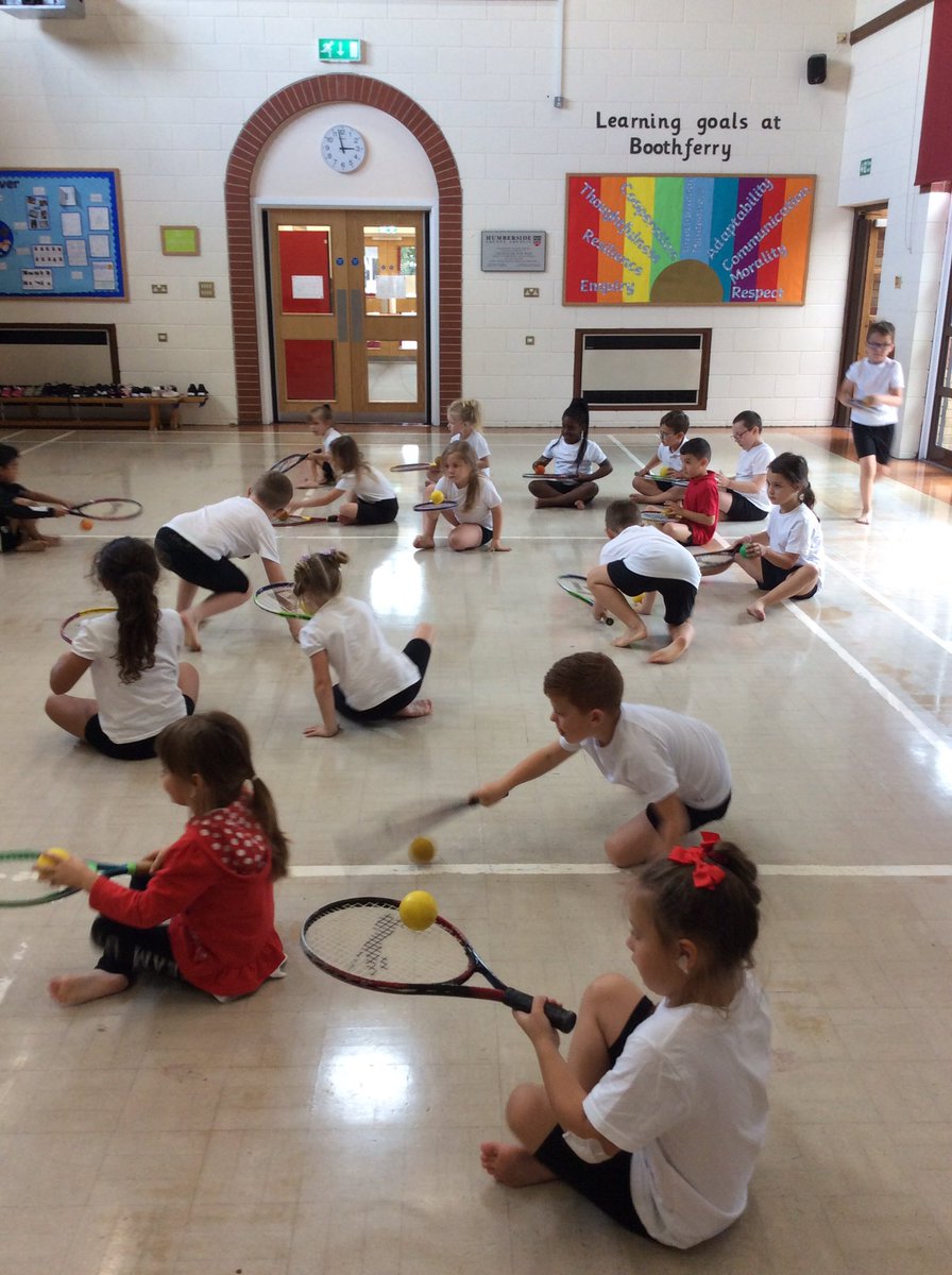 MissWare18's tweet photo. 2WM loved their tennis session today with @MrCapewell77 🎾 @MrsManson2M @BoothferryPS @NickieAbbey #AmazingBoothferry https://t.co/YeFHb4NfV5
