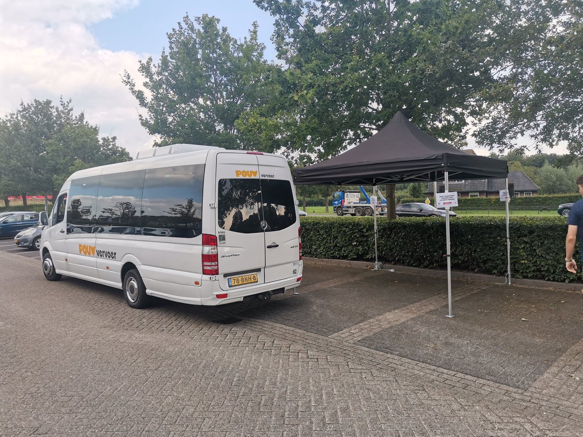 074's tweet image. Pendelen bij studio Baarn voor Talpa @pouwvervoer