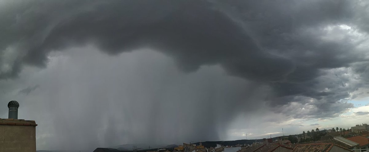Valencia_WX's tweet photo. BRUTAL #Sumacarcer #Valencia 📸 Joan. @ElTiempoes @tiempobrasero @avamet @ecazatormentas @VOSTcvalenciana @Tiempo_Valencia @jcfortea @apuntoratge @RAM_meteo @minervagra @SomosMeteo @MeteoBetera @JoannaIvars @MeteoredES @meteo_sureste @jonielectric @MeteoTuris @llobiols https://t.co/IC7txOmscF