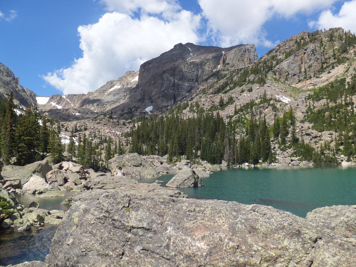 Lake Haiyaha ("high-ya-ha") is tucked away in Rocky Mountain National Park, CO. This 4.6ha lake (#360540) gets its distinct color from fine glacial sediments suspended in the water. If the scenery doesn’t take your breath away, the elevation might (3117m; 10226ft). #LakesForLunch