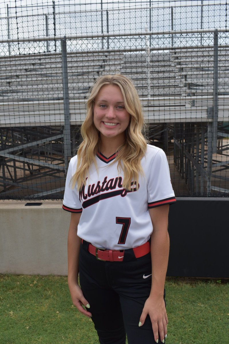FFS18UNational's tweet photo. Welcome Lady Bronco
#10 
Mackie Vaught
2023 - OF
Mustang HS
Uncommitted
Random fact: one of my favorite places to travel is to the mountains because i love to ski
Coach Says: Mackie also has impressive speed and will play a big role in keeping our outfield on lockdown https://t.co/sXsNO6EIYd