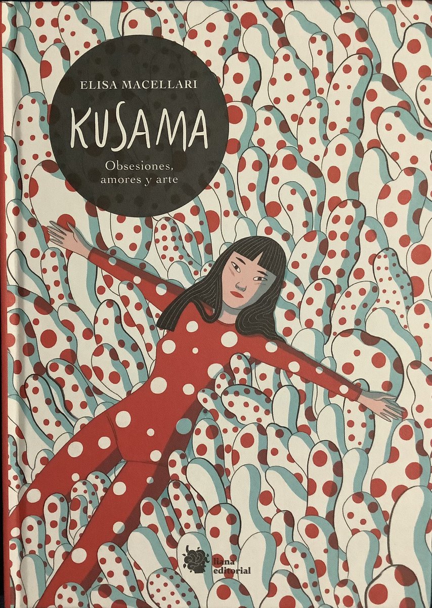 Nuevo tebeo de <a href="/ElisaMacellari/">Elisa Macellari</a> en <a href="/lianaeditorial/">Liana editorial</a> donde cuenta la trayectoria de Yayoi Kusama. Una buena entrada para conocer esta figura del arte del siglo XX, quizás menos popular que otros coetáneos por su condición de mujer japonesa con el estigma de la enfermedad mental.