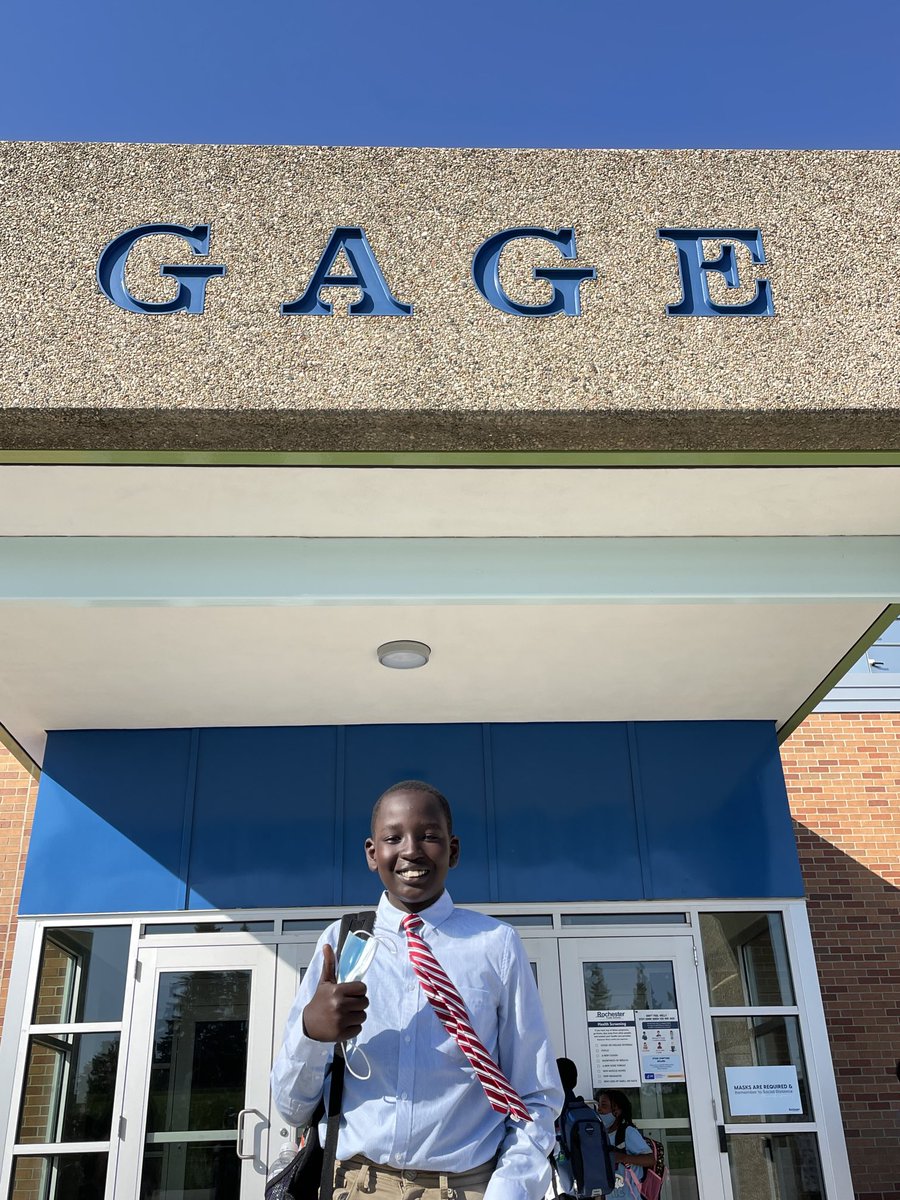Dressed for success! #pictureday ⁦<a href="/RPSGage/">Gage Elementary</a>⁩