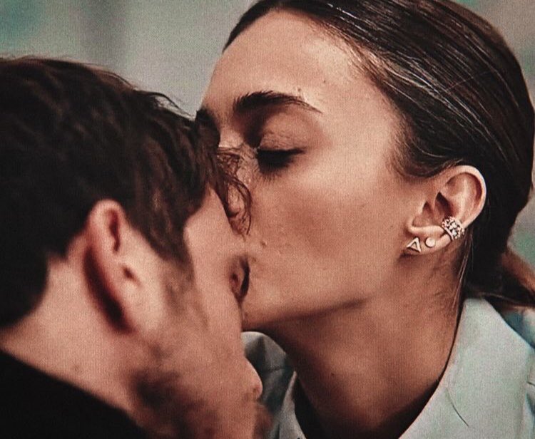 𝘼Ş𝙆

#DamlaSönmez x #ArasBulutIynemli #EfYam