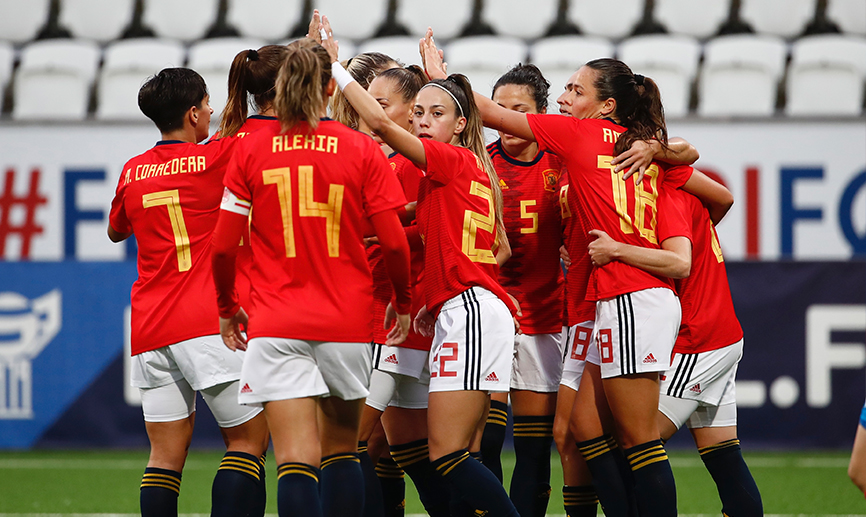 FFB_Ergebnisse's tweet photo. 🆚 🇫🇴 Färöer Inseln 0:10 Spanien 🇪🇸
⚽️⚽️⚽️⚽️ Amaiur Sarriegi Isasa
⚽️ Irene Guerrero San Martin
⚽️ Alexia Putellas
⚽️ Lucia Garcia
⚽️ Patri Guijarro
⚽️ Mariona Caldentey
⚽️ Laia Aleixandri
#FIFAWWC | Qualifikation | Gruppe B | #FROESP https://t.co/eSpPblbDnu