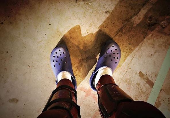 lapis fuzzy crocs