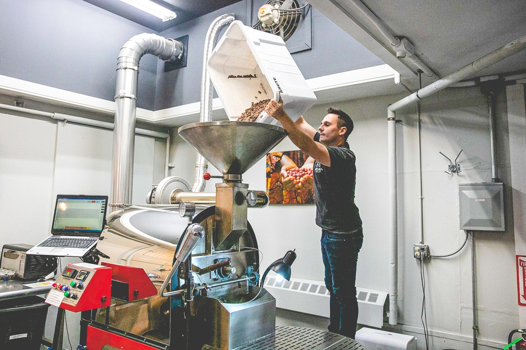 cococlectic's tweet photo. According to Moka Origins, cacao is roasted in the same way as coffee, but at a lower temperature and for nearly twice as long. Cacao, unlike coffee, has a long way to go before it becomes chocolate. Their cacao beans are roasted in their big roaster.
#cococlectic #beantobar https://t.co/6NoSld4ZLA