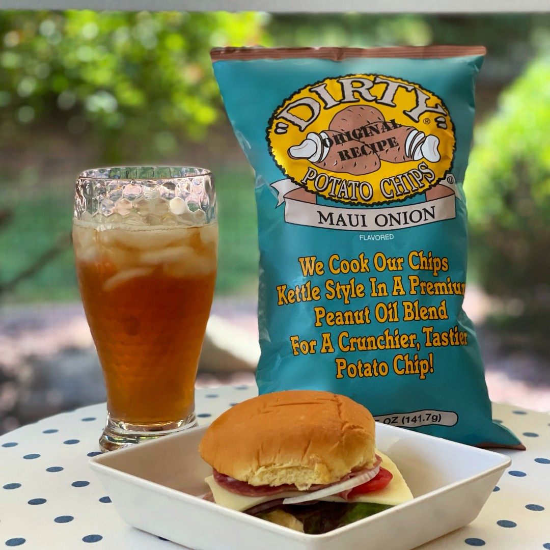 Currently snacking on: a sammy with some Maui Onion on the side🤤

What's your favorite sandwich/chip pairing?