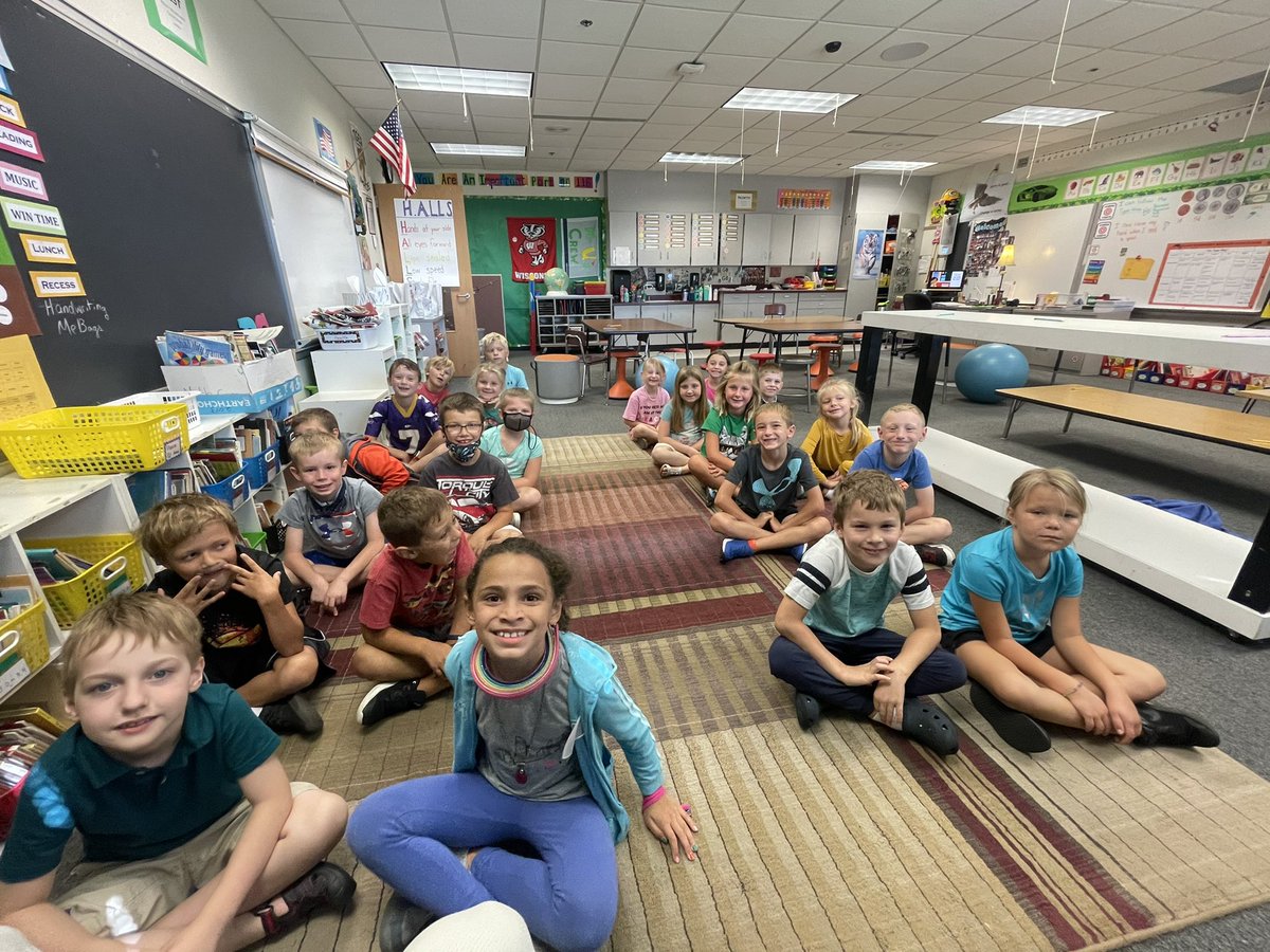 Creating bus partners is one way we work with a partner during #reading This is a great way for me to maneuver down the aisle and listen to each group. Remember #BusSafety #DESGreats #MrUsCrew