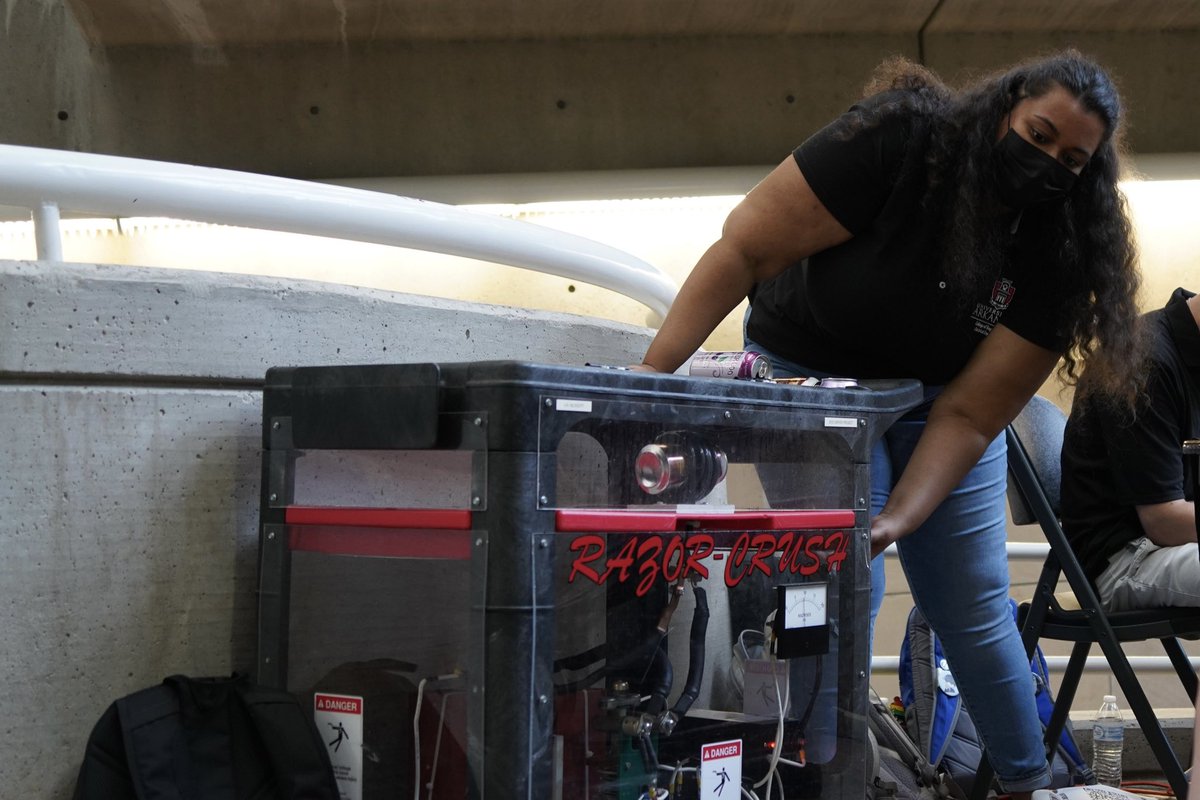 UArkELEG's tweet photo. Still electrified by our turnout last Friday at #comeasyouarkansas ! The projects our students displayed were simply amazing!!  

#electricalengineering #design #innovation #stem #science #students #uark #uark150 https://t.co/neM6c4Fk8r