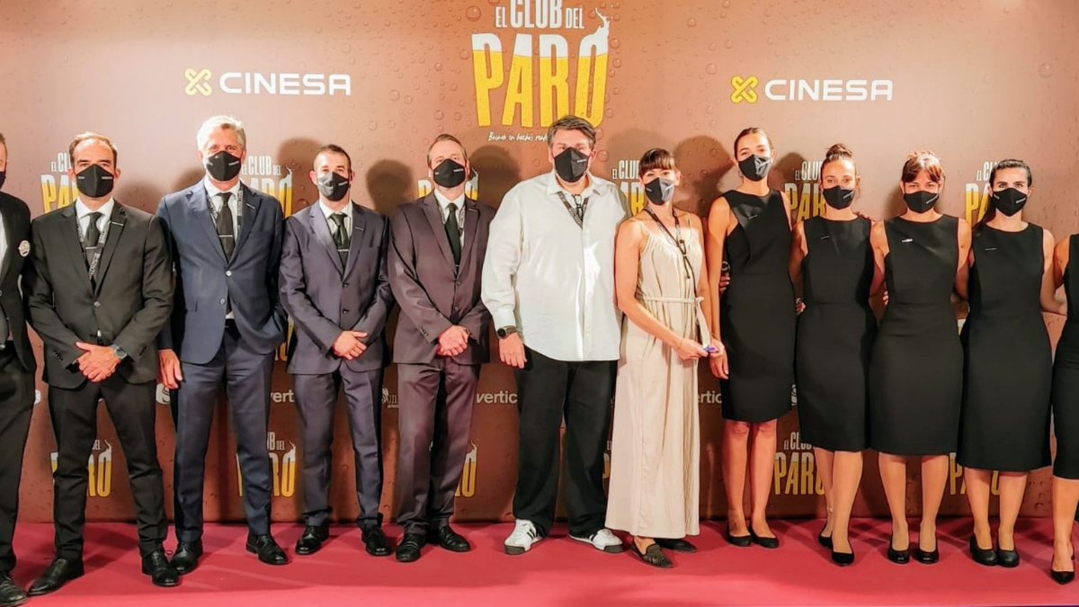 Cinesa's tweet photo. ¡Cinesa Proyecciones se convirtío en set de grabación del junket de #ElClubDelParo! ✨¡Y por la noche pudimos disfrutar de la PREMIERE! 🤩Ven a CINESA y disfruta del humor de @fertejerom @adriacollado #carlosareces y #ericfrances 👉https://t.co/kBEsAdkvUB https://t.co/ihxcQisFF7