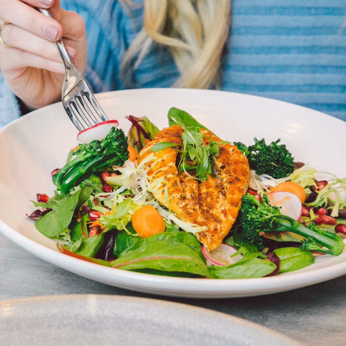 Another day, another salad! 🥗  

Our chefs have fresh dishes for you to enjoy! 😋  

Book your table ➡️ THEOXEN.CO.UK

#theoxen #oxenfood #oxenrestaurant #oxensalads #greensalad #freshsalad #healthyeating #healthysalads #colourfulsalad