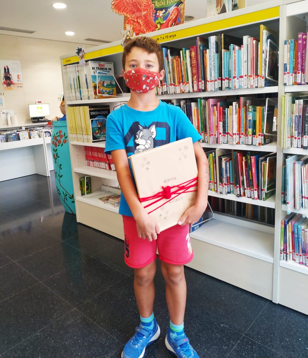 bmanresaab's tweet photo. L'Adam, el Pau i el Raimon són els afortunats del sorteig del #jocdelescaplletres d'aquest estiu 📚 Moltes felicitats!! 😍
Tots els que vau completar l'àlbum podeu passar per la @bmanresac o la @bmanresaab a recollir el vostre regal 🎁#bibliotequesdemanresa #manresa #caplletres https://t.co/mZhf4IFCie