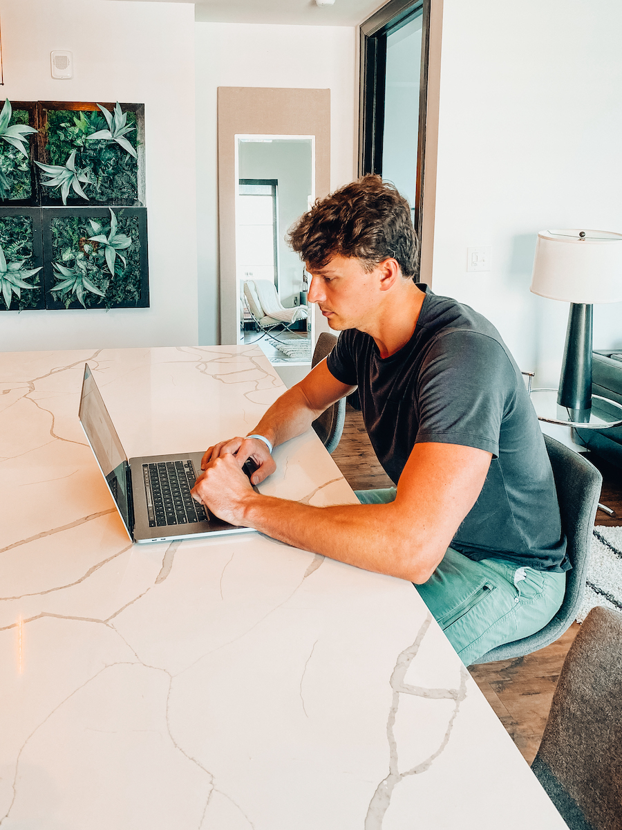 CORTFurniture's tweet photo. Life is all about balance, right? Oh, and comfort. Just ask @connorsaeli 🧑‍💻😴 🙌🏽 https://t.co/nJwcU5BUVD https://t.co/uKszPJke6A