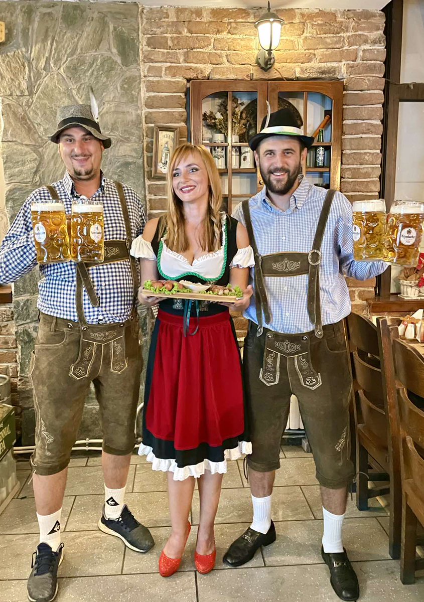 Оваа година на помош ни пристигна и Хајди од Германија. Може да носи и 20 литарки оддеднаш ама да не се фалиме ќе дојдете ќе се уверите 😀.Октоберфест кај нас од 20 септември до 2 октомври .За 4 нарачани литарки точено   Кромбахер, си добивате гратис даска со германски колбаси!