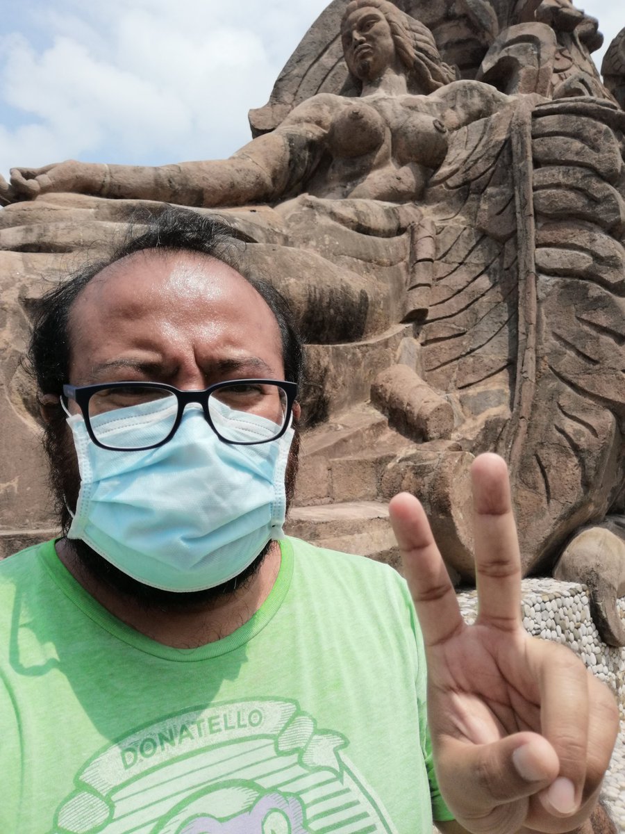 spidermanchoco's tweet photo. En mis casi 40 años de vida, por primera vez visito el monumento a Sánchez Magallanes, siempre había pasado a pie o en carro y nunca había subido, con algo de basura, pero impresionante. https://t.co/4P7HFONGA0