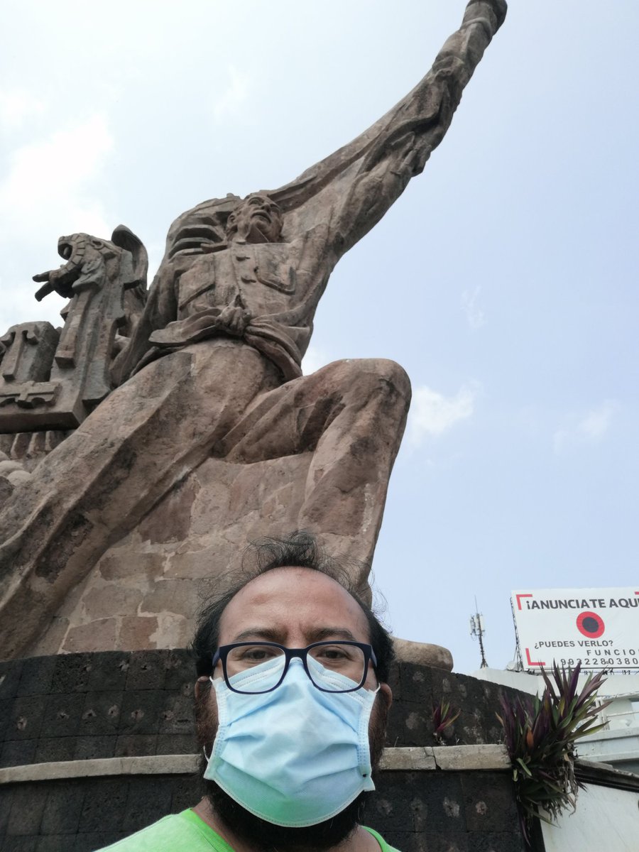 spidermanchoco's tweet photo. En mis casi 40 años de vida, por primera vez visito el monumento a Sánchez Magallanes, siempre había pasado a pie o en carro y nunca había subido, con algo de basura, pero impresionante. https://t.co/4P7HFONGA0