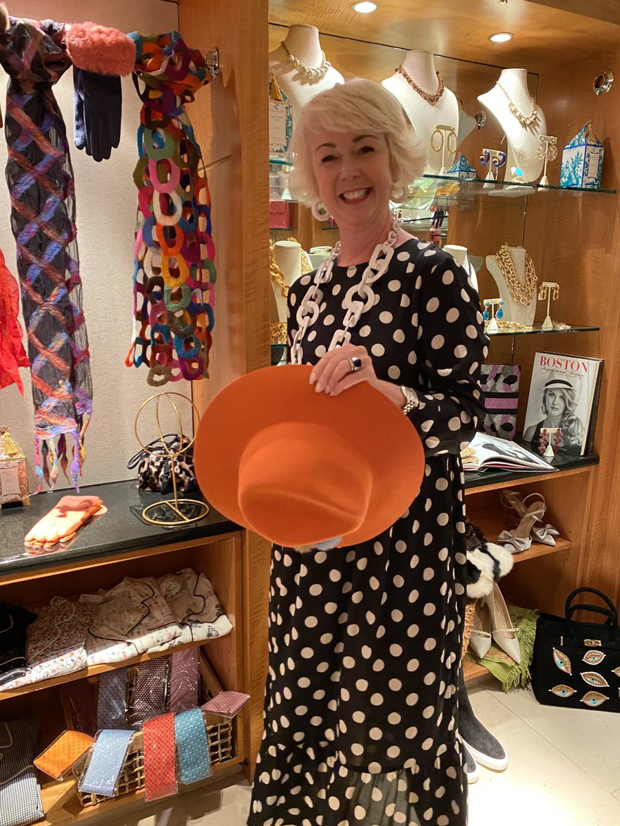 So encouraging to see women-owned businesses expand in Boston. ⁦<a href="/Elisha_Daniels/">Elisha Daniels</a>⁩ is now "hanging her hat" (literally &amp; figuratively) at ⁦<a href="/MO_BOSTON/">Mandarin Oriental</a>⁩. Look for lots more to happen ⁦<a href="/MO_BOSTON/">Mandarin Oriental</a>⁩ under the GM Philipp Knuepfer.