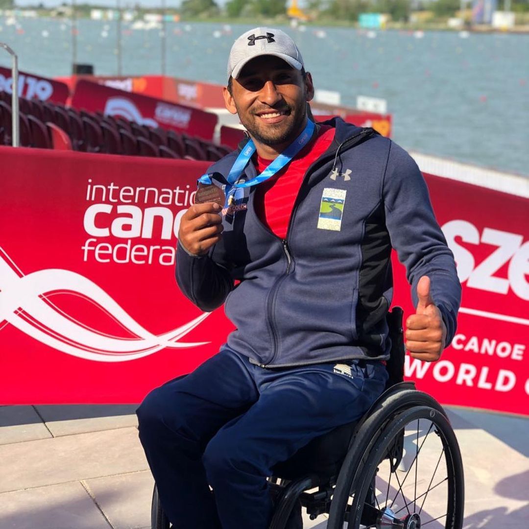 INDChileOficial's tweet photo. ¡VICECAMPEÓN MUNDIAL 🇨🇱🙌! Robinson Méndez brilla 🥈 en el VL1 200 metros en el Campeonato 🌎 de Paracanotaje de Dinamarca 🇩🇰 ¡🙌🙌💪💪! #ChileCompite https://t.co/SfR1hQfRqX