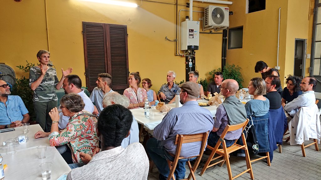 EleveursChevres's tweet image. Après une journée d'assemblée générale statuaire de notre réseau européen fermier et artisanal de #FACEnetwork, place à la dégustation commentée des fromages fermiers de la présidente de l'association italienne Casare Casari 🧀