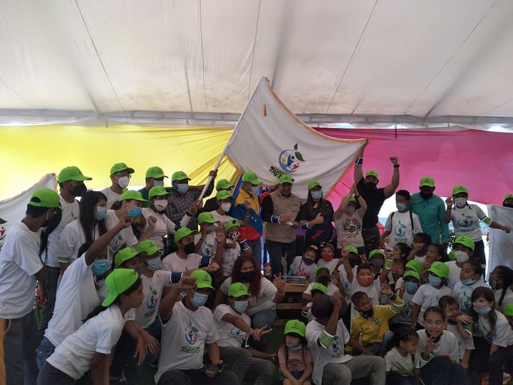 misionarbolven's tweet photo. #Enterarate // Oficialmente alzamos la bandera para iniciar este gran proyecto ecosocialista el Movimiento Guardianes del Árbol a materializarse el día de hoy 16 de Septiembre
#SomosGuardianes
#SomosEcosocialistas
@nicolasmaduro
@josuelorca
@wilmervasquezm
@miecosocialismo https://t.co/aplI3wDDji