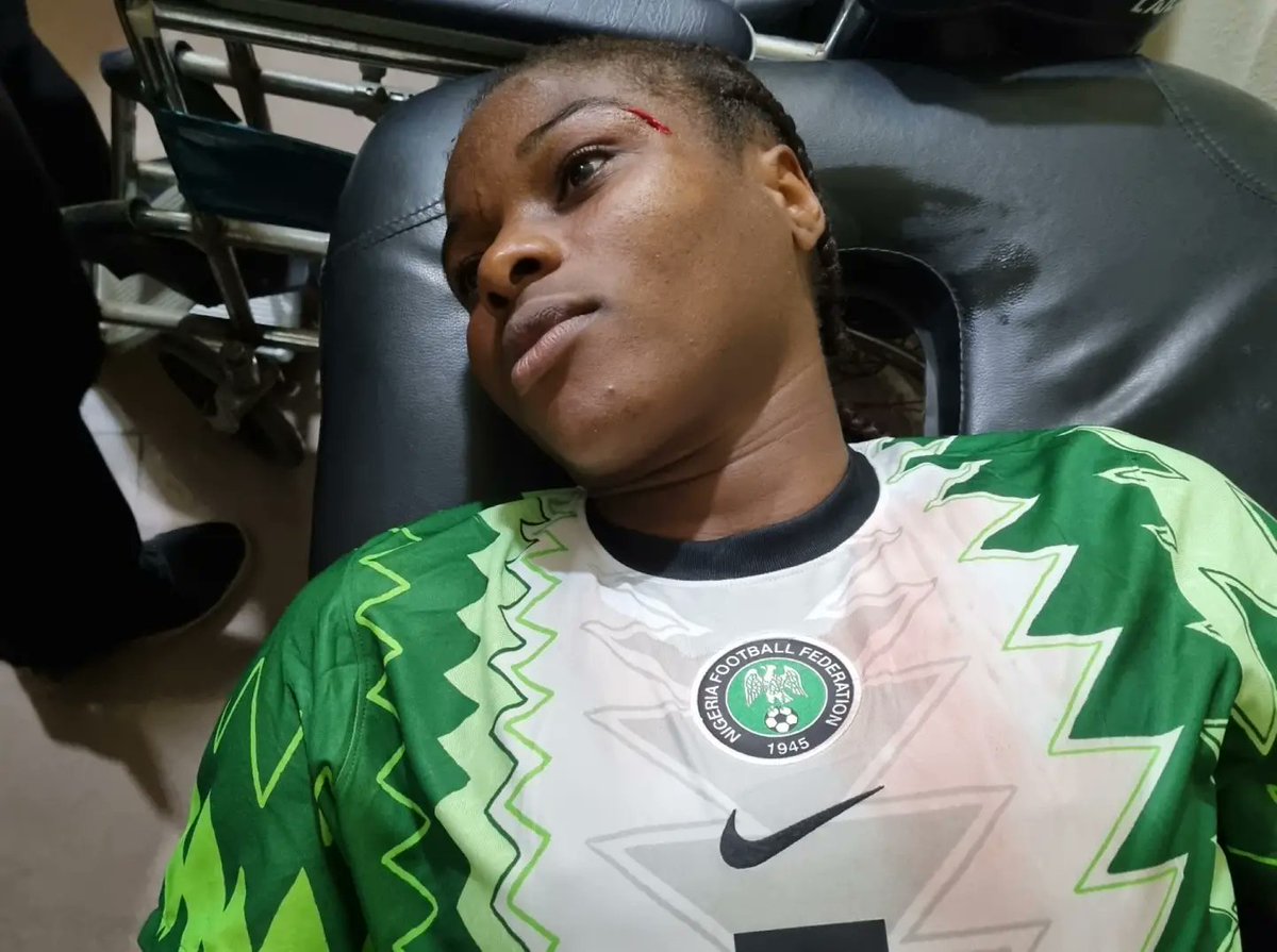 oparanozie9's tweet photo. Fighting through in my youth, for father land, sweat and blood. Appreciation to the medical team for being on deck hands on. #HeadCollision https://t.co/a5Si1AgORI