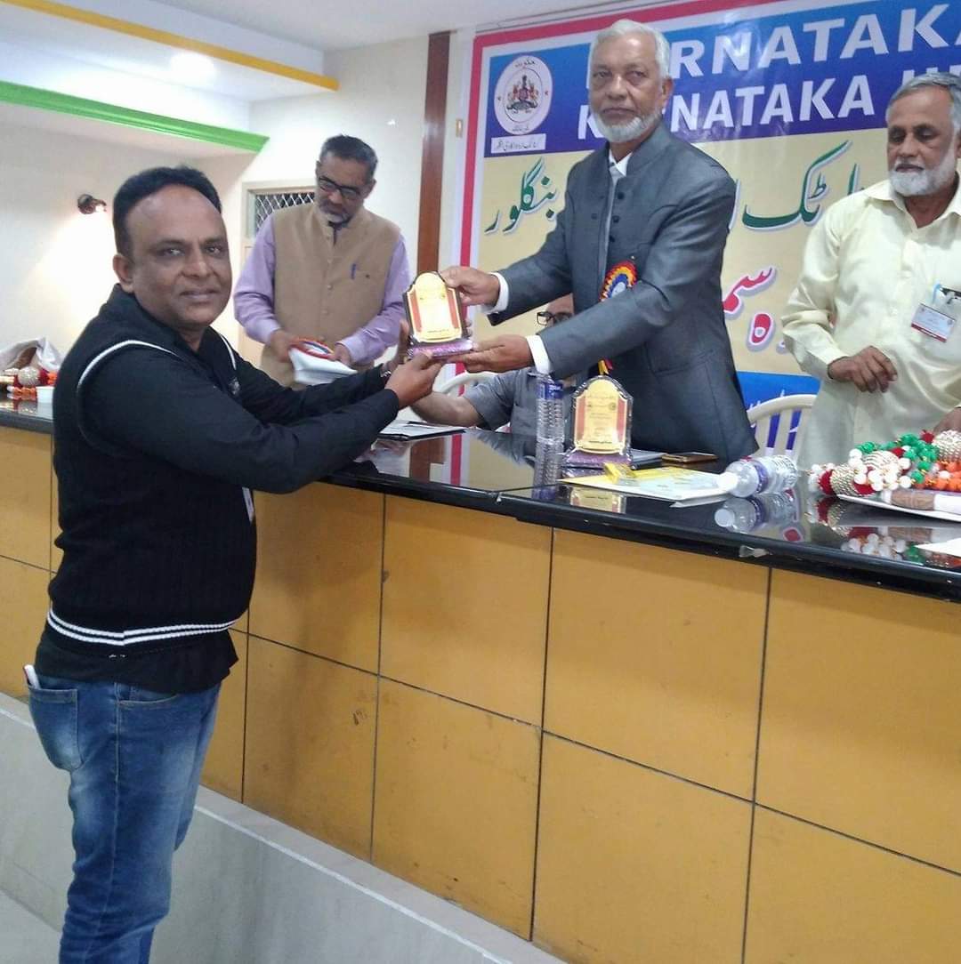 zeeshanmysore's tweet photo. Mr.Khaisar was well known for his Journalism and has received several awards from many organizations, he was manhandled and thrashed by Hindu Jagarana Vedike members, 

Urge authorities to investigate today's event!! 
@IGP_SR_Mysuru @mysurucitycorp @DCMysuru @SPmysuru #mysore https://t.co/b9aEKEjMhH