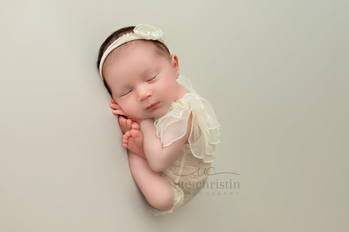 nieschu's tweet photo. Isabel. Slept to her entire session without one sound. Such a cutie <3

#connecticutnewborn#connecticutnewbornphotographer#ctnewbornphotographer⠀#ctphotostudio#babyphotographerct #newbornphotographerct #newborn#newbornstudio#milfordnewbornphotography#newbornsfairfieldcounty https://t.co/Jb7zGhxckn