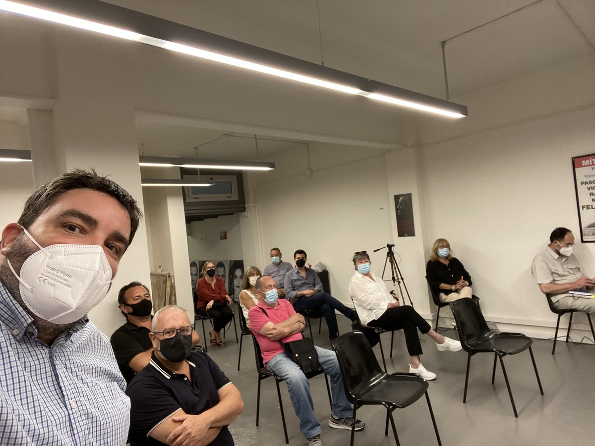 PSCSants's tweet photo. Assemblea presencial i telemàtica, reprenent el curs polític amb l’informe polític del company @FerranPedret #PrimerSecretari de @pscbarcelona i el company @ignasiconesa50 #PrimerSecretari de l’Agrupació. https://t.co/JrDZxP8zuq