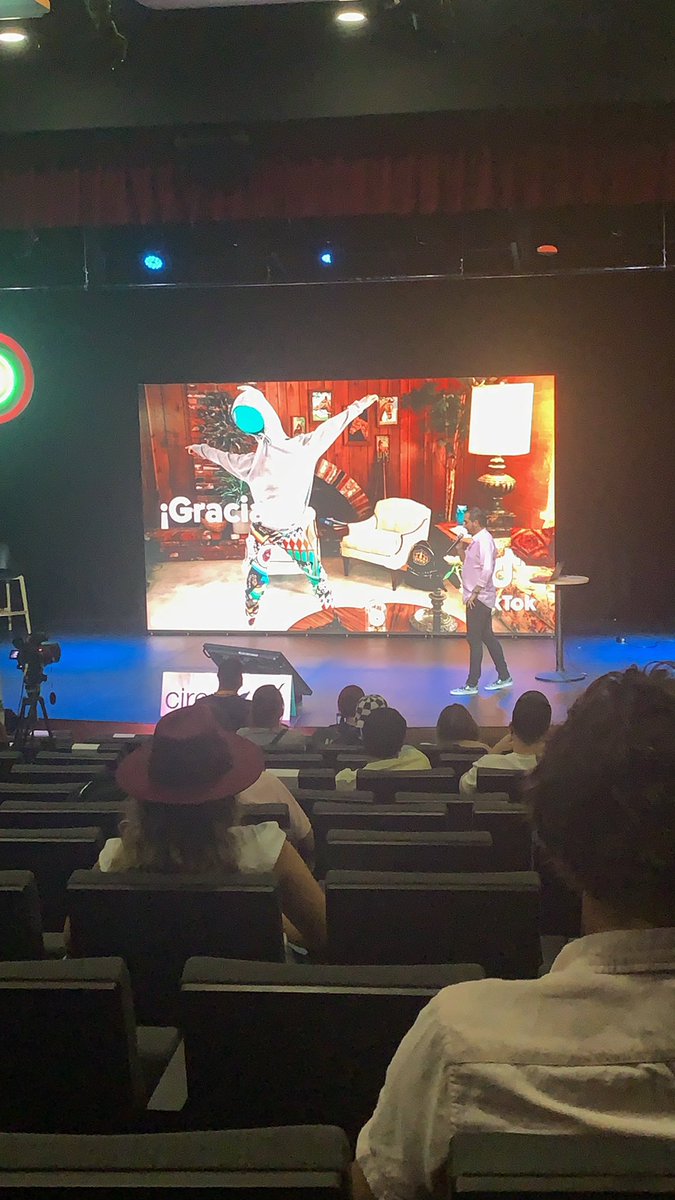 Circulart_'s tweet image. Abrimos un espacio para que Gabriel conteste algunas preguntas a los asistentes. TikTok para músicos 👇🏼