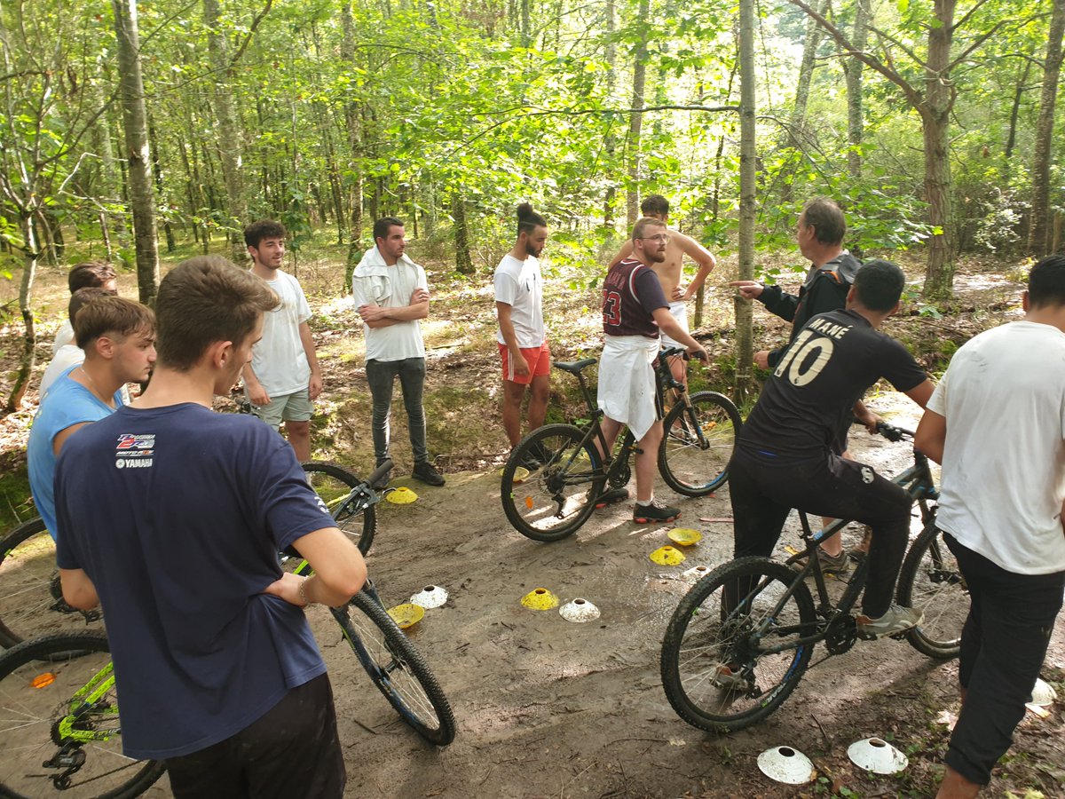 LPBEAUMONT's tweet photo. Plus de 100 étudiants et apprentis en BTS au lycée FOSTER !
Journée d'intégration sportive à Montech : jeu d'adresse, tir à la corde, parcours du combattant, running bike, accrobranche et courses d'orientation.
12 équipes et 1 victoire à la corde !
Une belle journée 👏👏👏
#BTS https://t.co/HVwKxUReSA