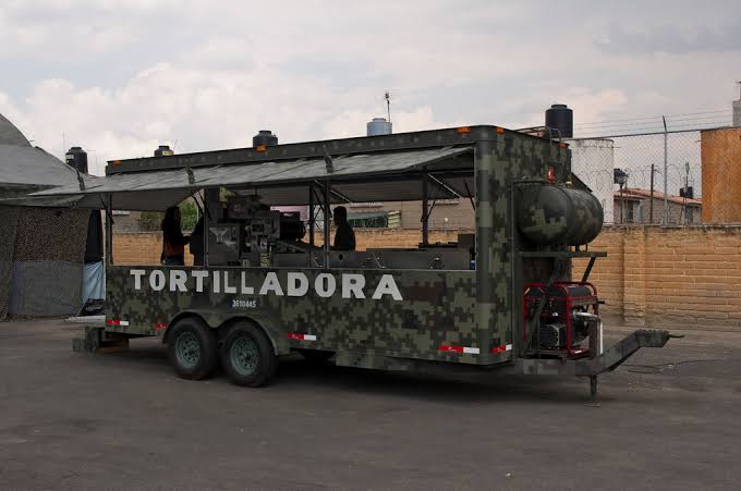 Folklorette's tweet photo. One of my favorite parts of the military parade for Mexican independece day are the mobile tortilla making buses. Whenever there are natural disasters and people dont have access to tortillas, they can count on these buses ❤ https://t.co/G43pxpuqi3