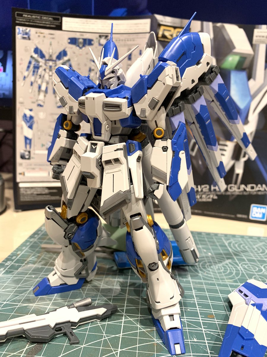 空条承太郎 大戦模型部部長 Rg Hinガンダム 素組み完成しました 物凄くカッコイイです ゲート処理 段落ちモールド 合わせ目消しまでやりました ここから掘り直しと情報量の追加とカカトを延長しして ランチャーも合わせて全塗装していきたいです