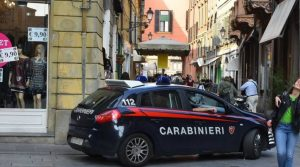 viaggrego's tweet photo. #Roma, chiede a un “#profugo” #afgano e ad altri 3 di indossare la #mascherina: #negoziante #pestato a sangue, naso rotto https://t.co/XOWa6rtgT4 https://t.co/pJMIkNuqsc